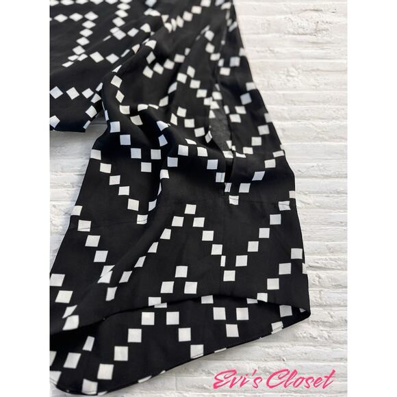 Chico's Geometric Chevron Side Tie Blouse Top Black White Palette Blousy Sz 3XL - Picture 8 of 16